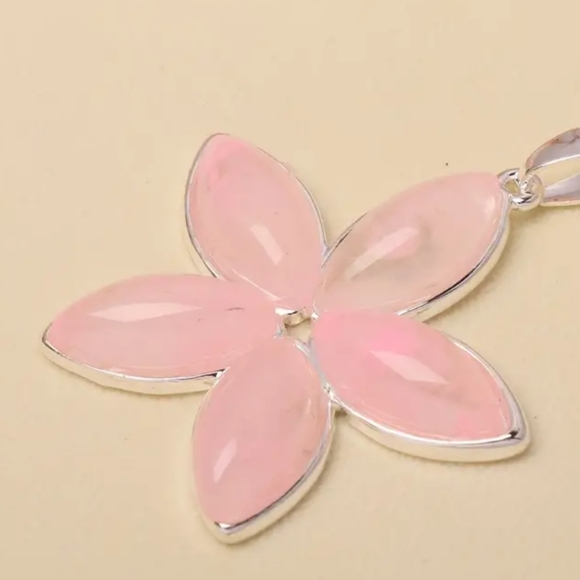 Pretty pink flower - Picture 2 of 3